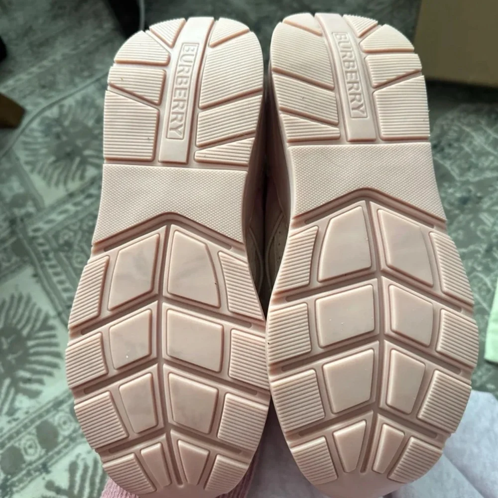 NEW IN BOX BURBERRY LOW TOP SNEAKERS PINK - Picture 4 of 6